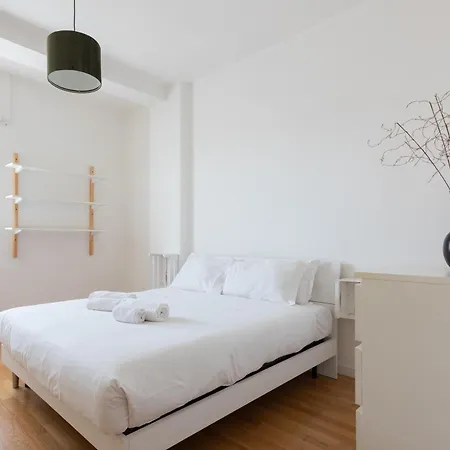 Agostini 9- Bright Flat Apartment *