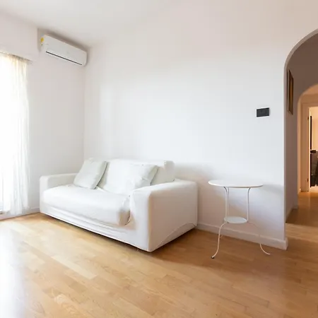 Agostini 9- Bright Flat شقة